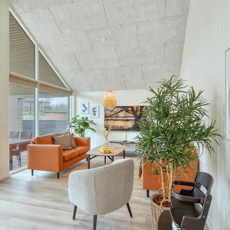 בית נופש Lovely In With Sauna