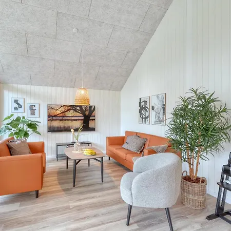 בית נופש Lovely In With Sauna *